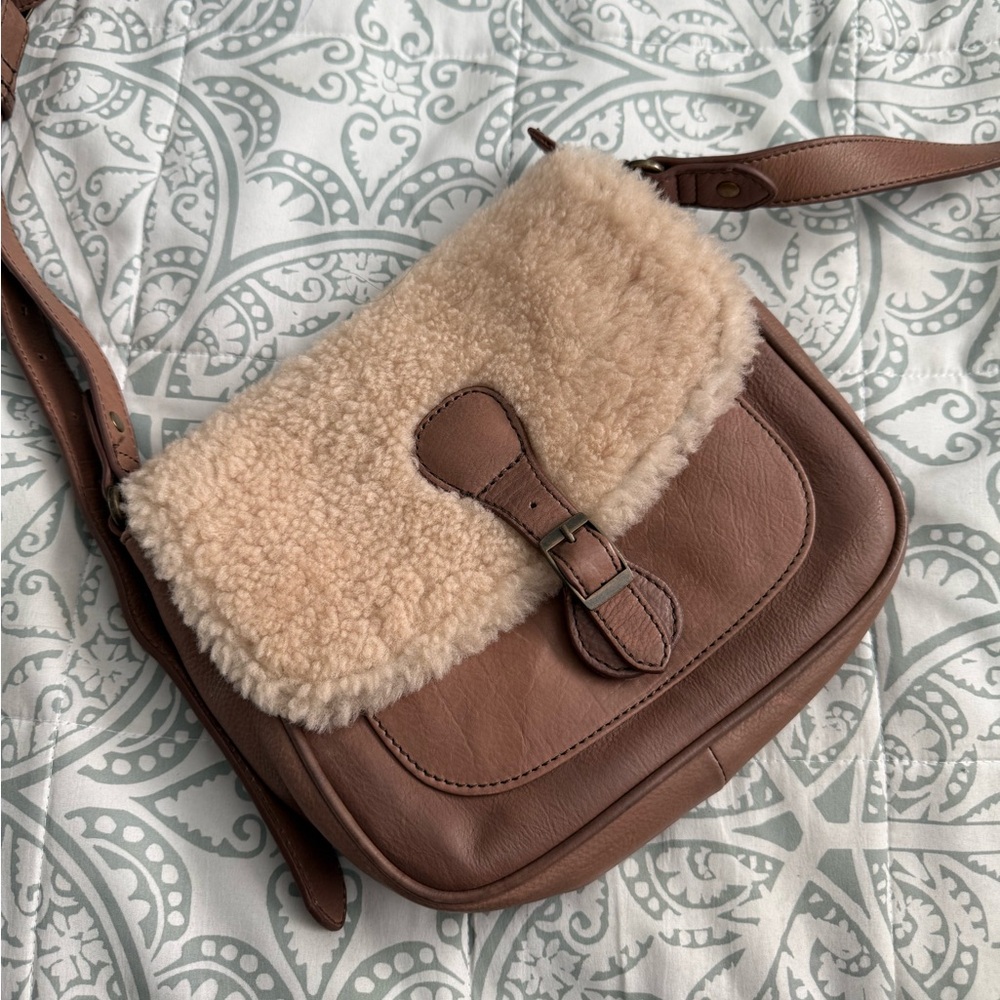 Chic Brown Crossbody Bag with Shearling Detail